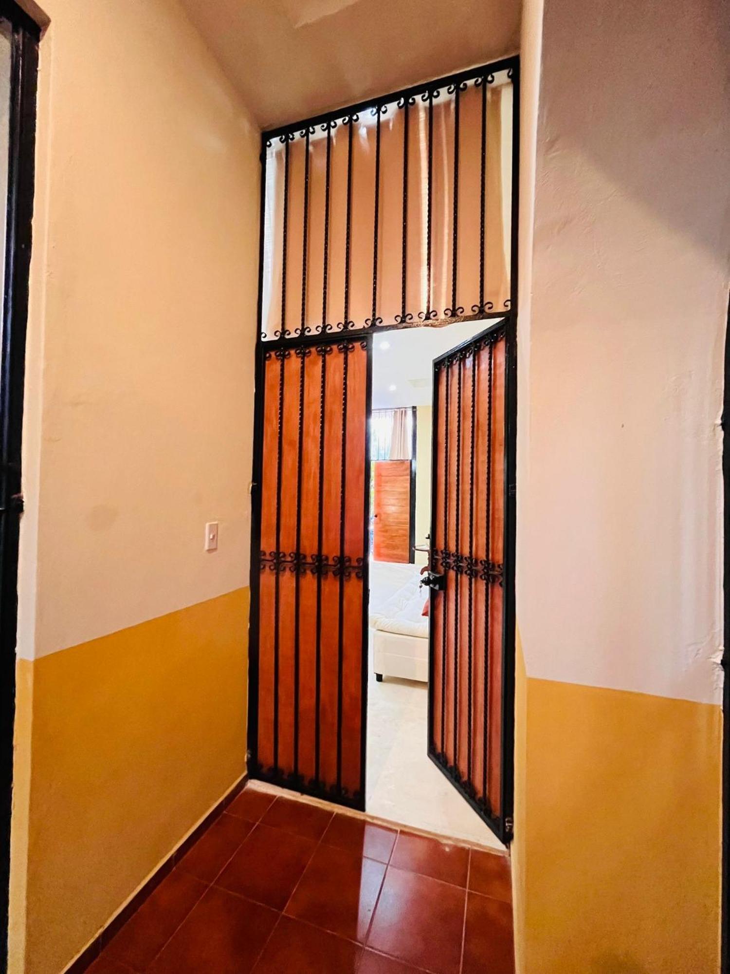 Bed and Breakfast Casa Tres Colibries à Mérida Extérieur photo