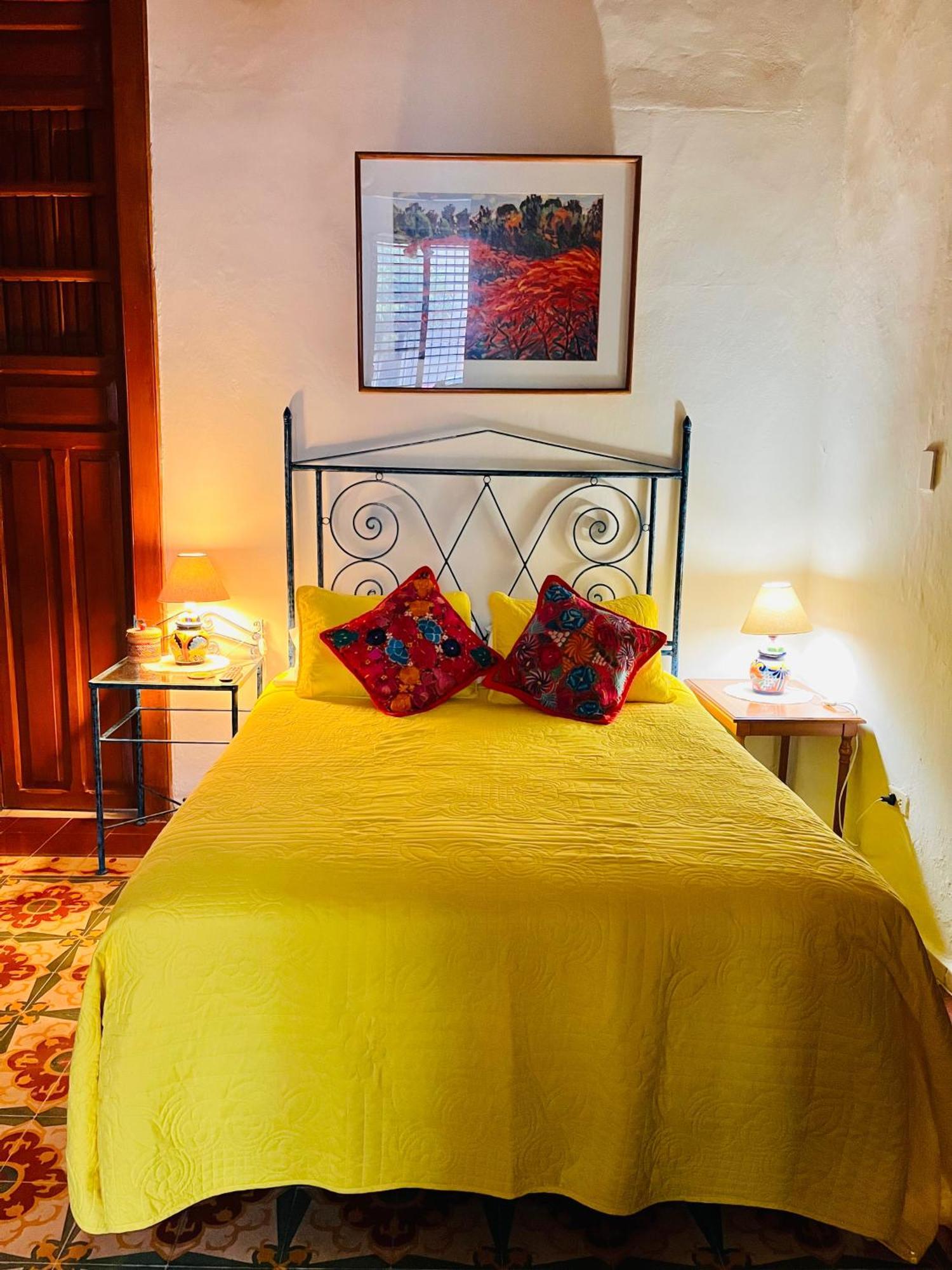Bed and Breakfast Casa Tres Colibries à Mérida Extérieur photo