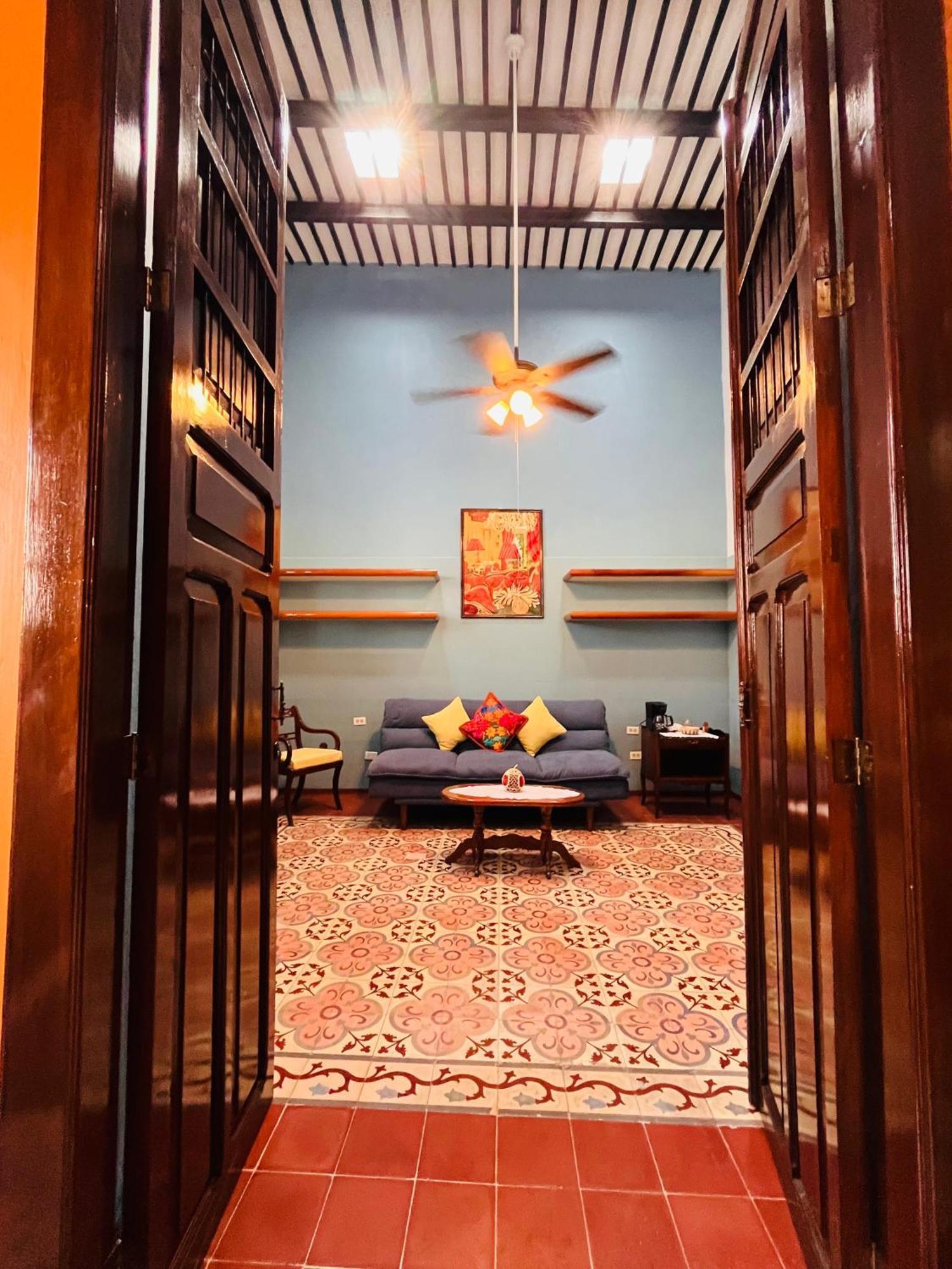 Bed and Breakfast Casa Tres Colibries à Mérida Extérieur photo