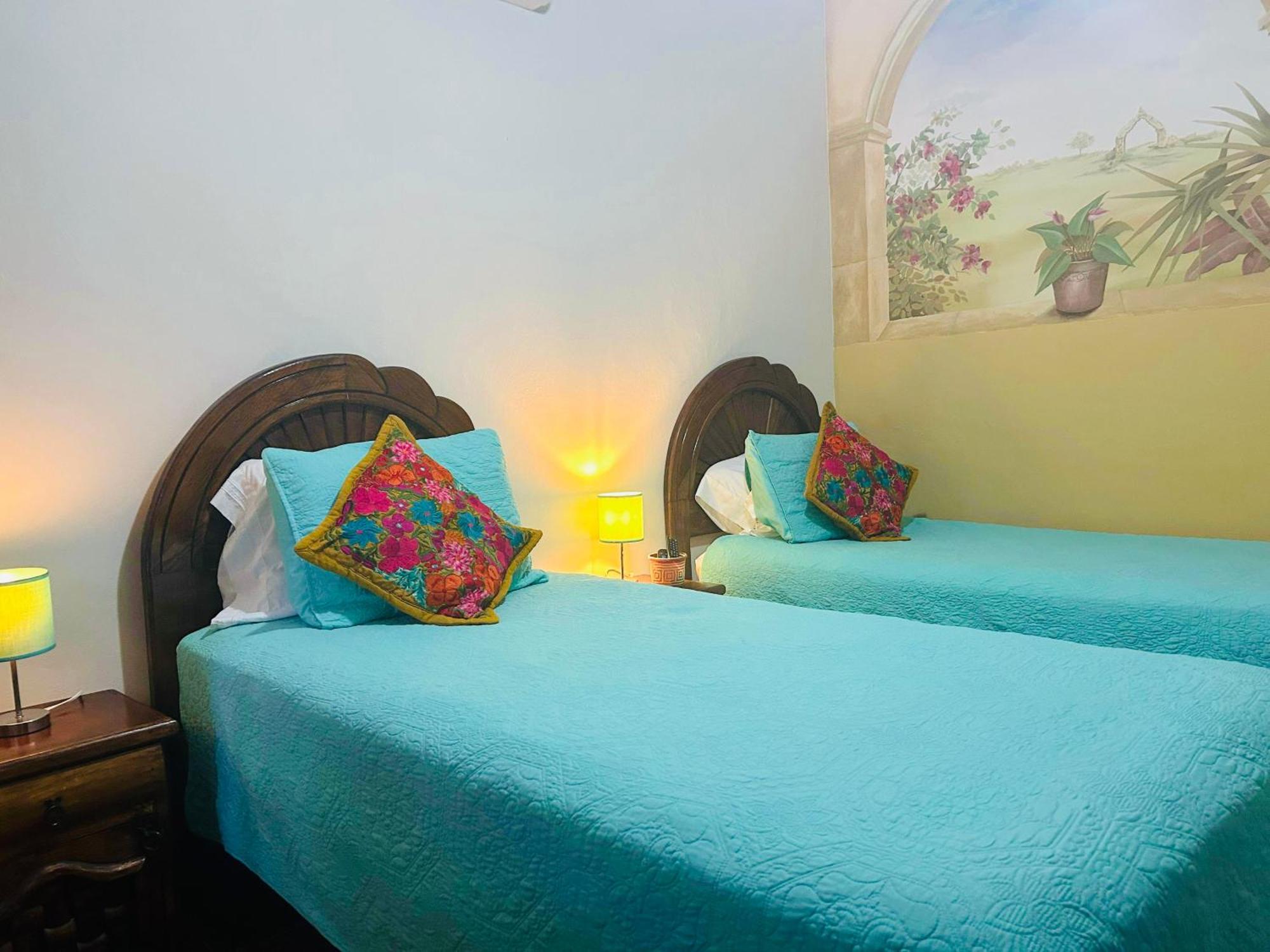 Bed and Breakfast Casa Tres Colibries à Mérida Extérieur photo