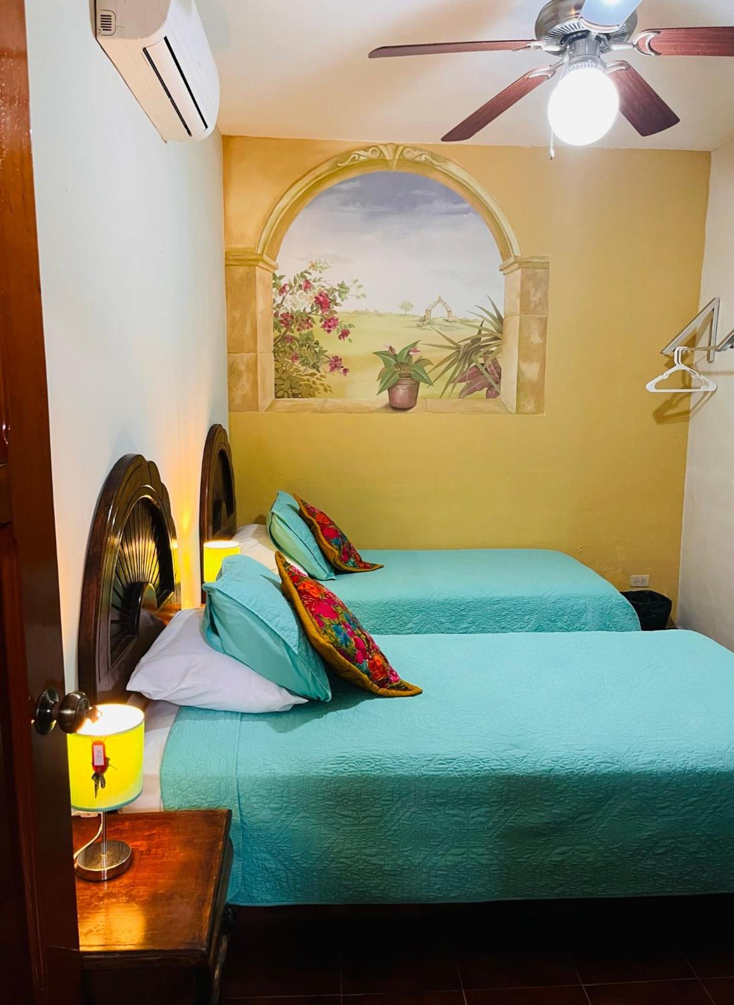 Bed and Breakfast Casa Tres Colibries à Mérida Extérieur photo