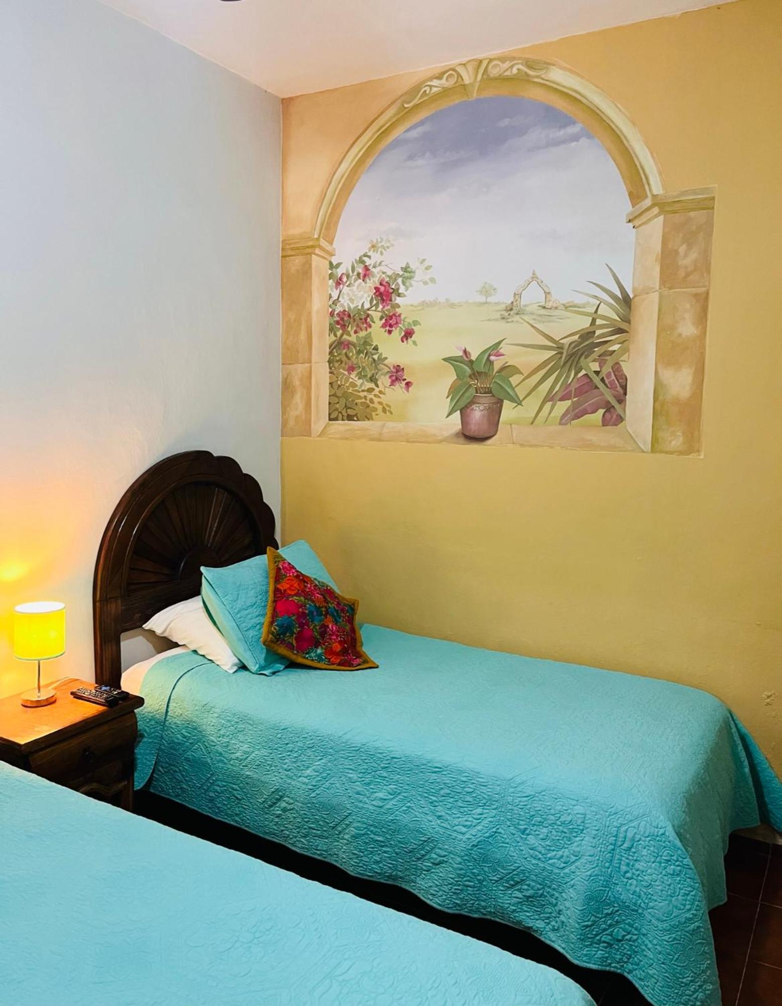 Bed and Breakfast Casa Tres Colibries à Mérida Extérieur photo