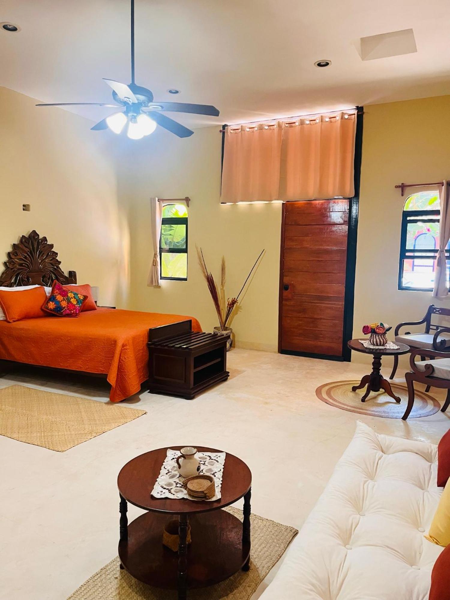Bed and Breakfast Casa Tres Colibries à Mérida Extérieur photo